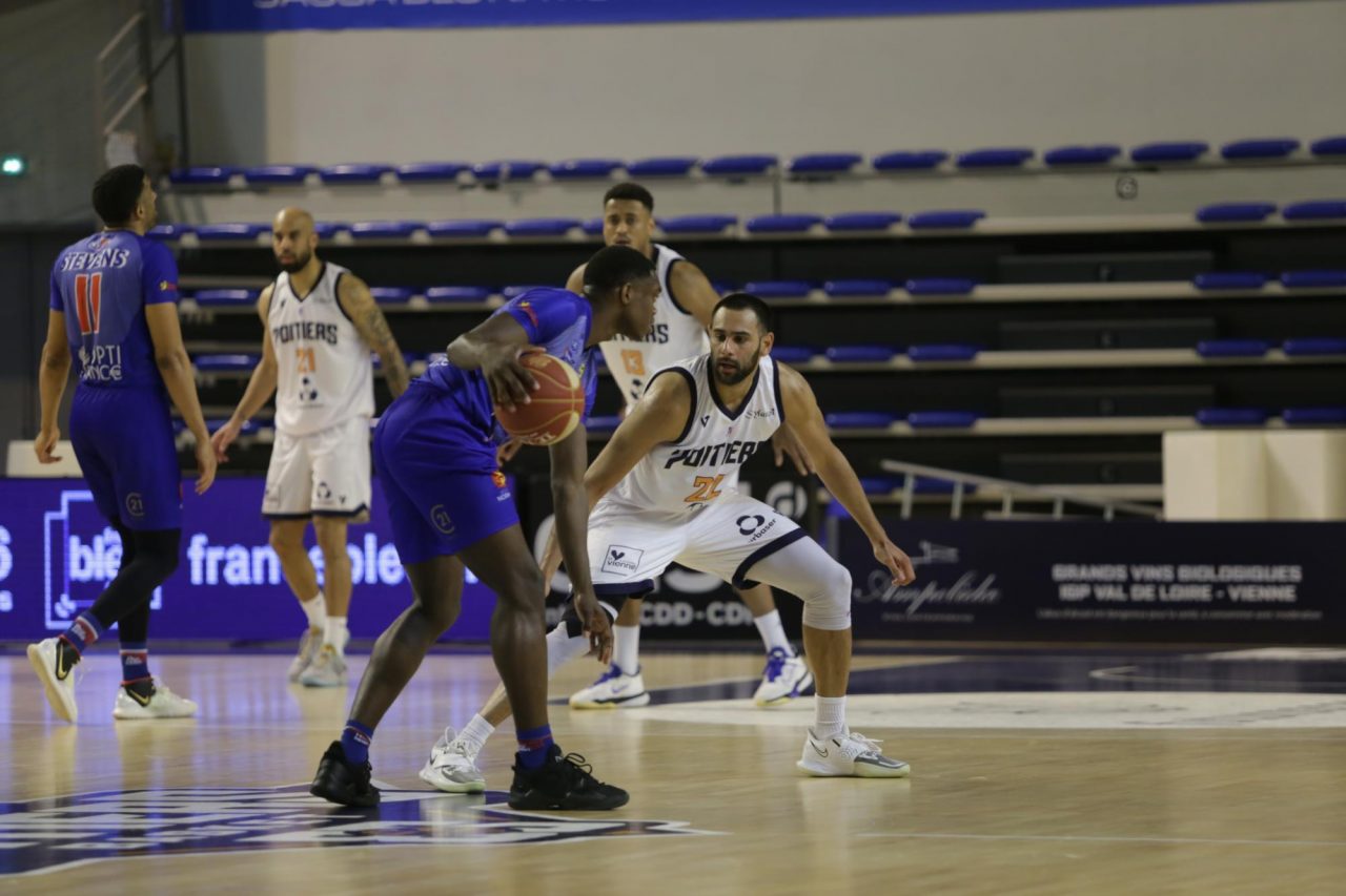 https://www.rouenmetrobasket.com/wp-content/uploads/2021/04/Poitiers-RMB-Jordan-Bonneau-9-1280x853.jpg