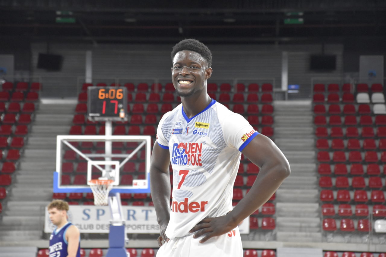 https://www.rouenmetrobasket.com/wp-content/uploads/2021/10/Saison-2021-2022-I-ESPOIRS-PRO-B-l-RMB-vs-Quimper--®-Mae¦üva-Parmentier-104.jpg